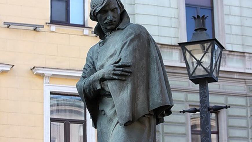 Петербург Гоголя с членом Союза писателей