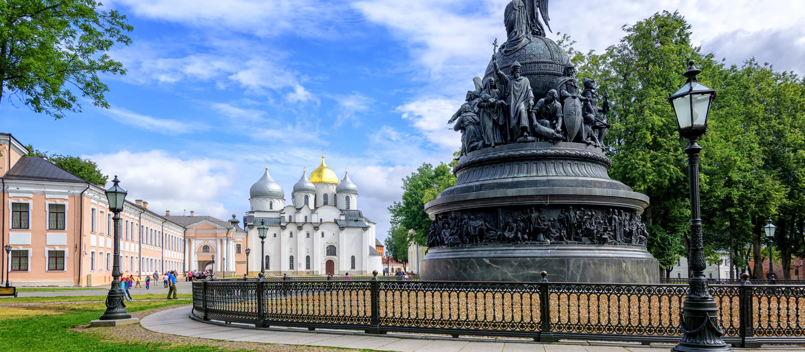 По Великому Новгороду с посещением Кремля и Ярославова дворища — экскурсия, Великий Новгород, Россия | Покатаем