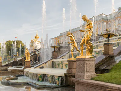 В Петергоф с профессиональным краеведом на комфортабельном автомобиле