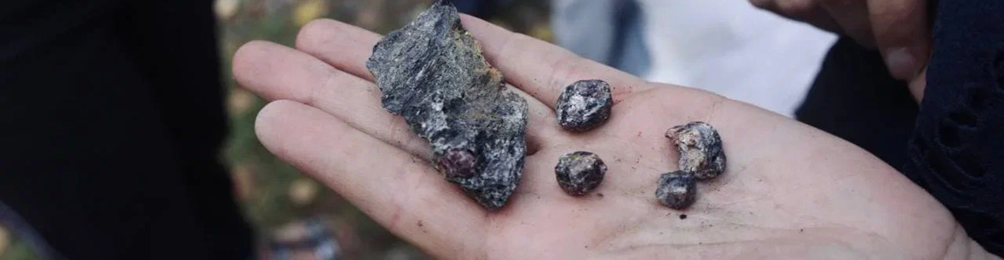 Экспедиция к лесным водопадам и к месторождению граната