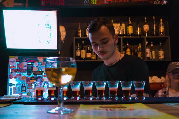 Квест по барам «Не спит(ь)ся в Питере» (18+)