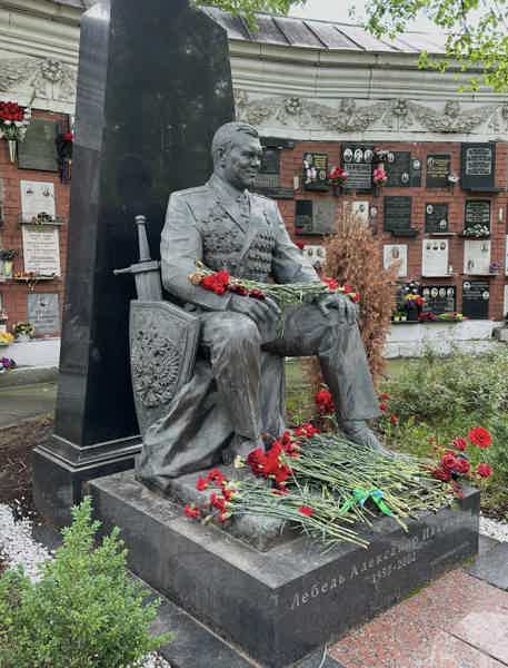 Новодевичье кладбище. Мистика и судьбы - фото 2