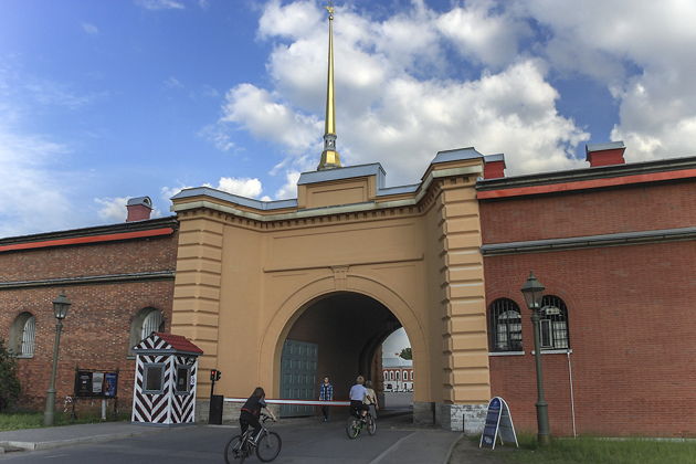 Фото к экскурсии Петропавловская крепость + Обзорная автомобильная экскурсия по Петербургу