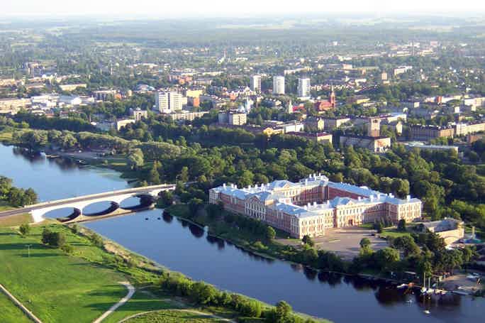 Елгава — восстввшая из пепла жемчужина Земгальского края Латвии.