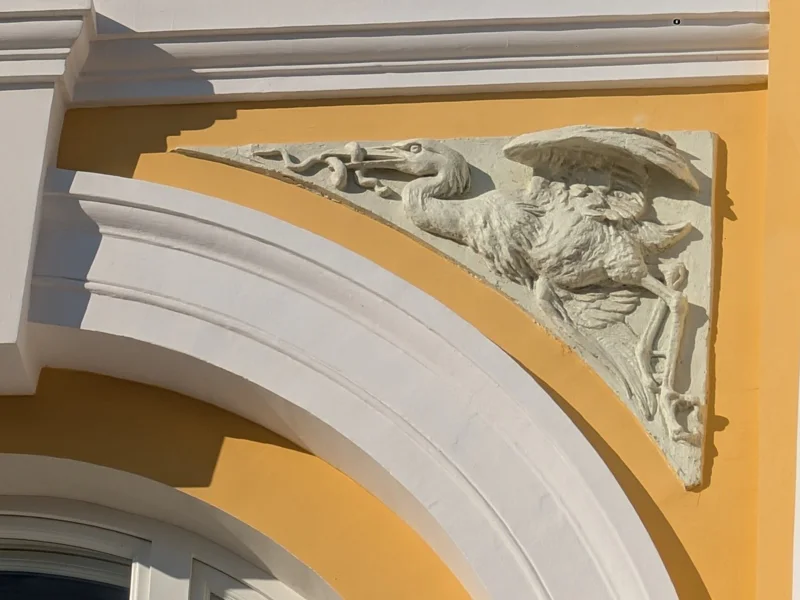 Городской квест. Звери на фасадах: от Арбатской до Кропоткинской (без гида) — фото 3, Москва | Покатаем
