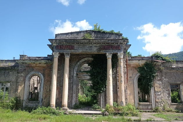 Виды Тайны восточной Абхазии: Ткуарчал и город-призрак Акармара