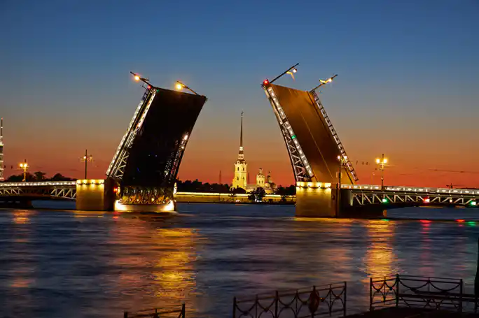 Автобусная экскурсия «Таинство разводных мостов»