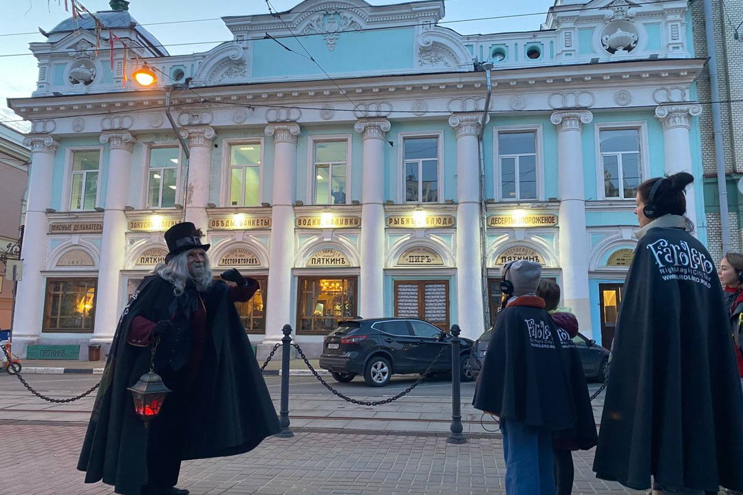 Истории и загадки Рождественской: театрализованная прогулка с фонарщиком — фото 1