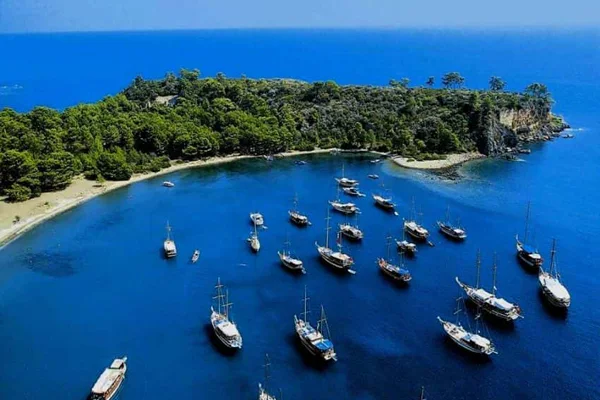Круиз на моторной яхте с остановками для купания — фото 5, Кириш | Покатаем