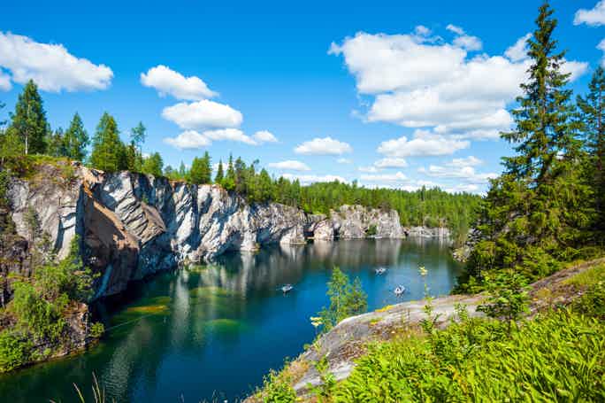 Двухдневный тур в Карелию: Рускеала, Ладожское озеро и водопады