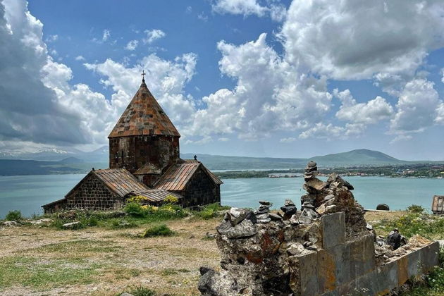 К подножию Арарата и к глади Севана: Хор Вирап и Голубая жемчужина