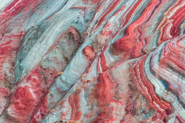 Виды Сказочная гора Бешбармаг, Розовые горы, Розовое озеро и современный Баку