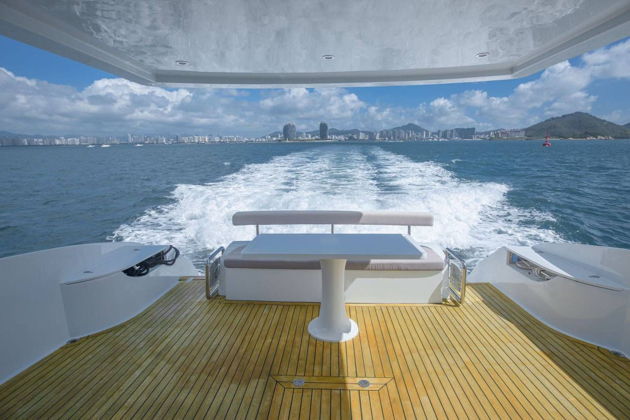 Прогулка на Яхте вдоль берегов Саньи