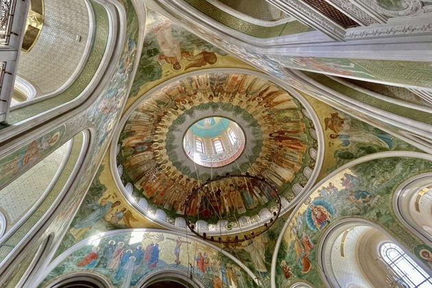 Виды Возрожденная святыня: Сретенский монастырь