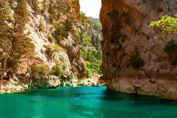 Влюбиться в изумрудную гладь каньона