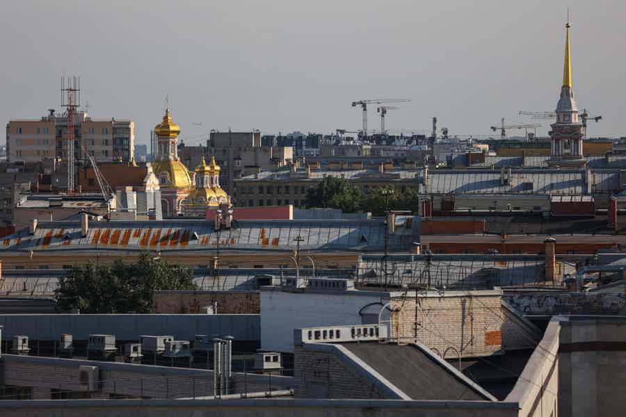 Петербург 4 в 1: дворы, парадные, коммуналки и крыша - фото 2