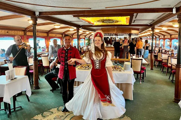 Dinner and Cruise with Live Music — photo 7, Budapest | Pokataem