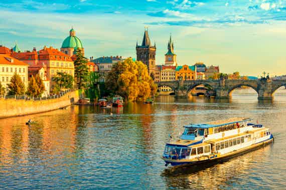 Prague: River Boat Ride & Guided Trip w/ Drinks