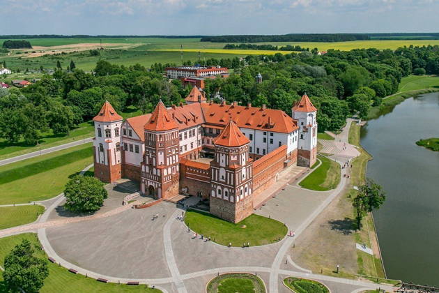 Трансфер из Минска: Замки Мир и Несвиж, парк «Сула»