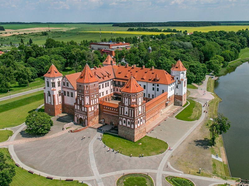 Трансфер из Минска: Замки Мир и Несвиж, парк «Сула»