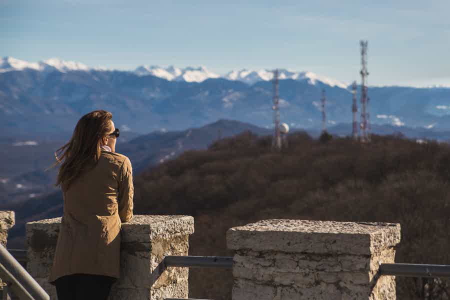 Обзорный тур по Сочи с гидом: гора Ахун, Дача Сталина, Морпорт  - фото 2