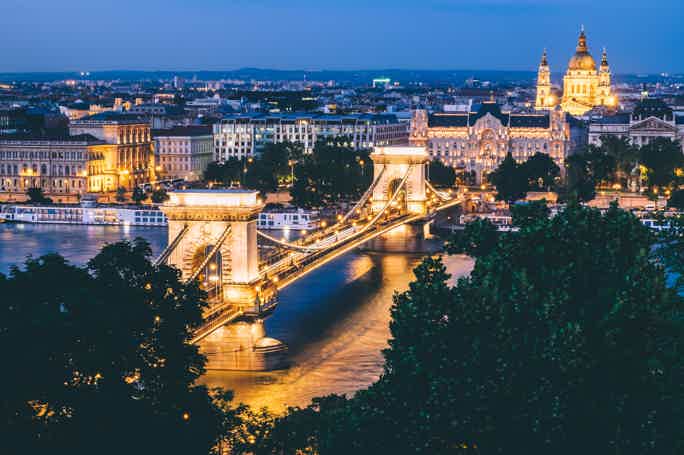 Budapest: Donau-Fahrt mit ungarischem Abendessen & Musik