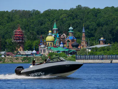 Чудеса Волги: авторская прогулка на катере из Казани к Храму всех религий