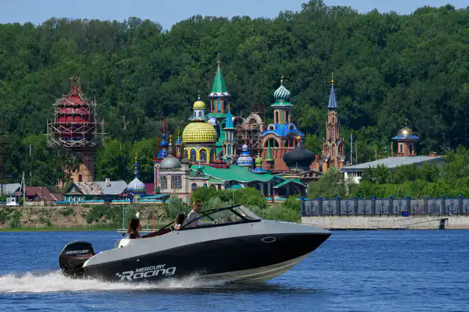 Чудеса Волги: авторская прогулка на катере из Казани к Храму всех религий