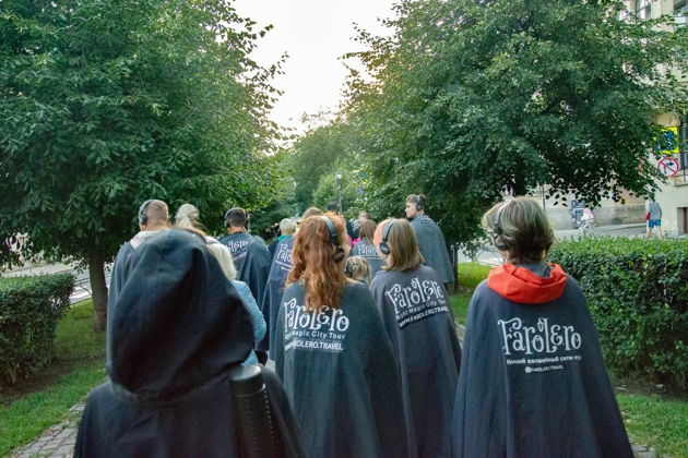 Узнайте тайны хранителей Санкт-Петербурга с фонарщиком Фаролеро