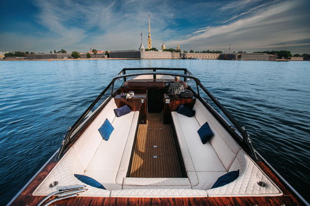 Виды Индивидуальная прогулка на катере комфорт-класса Blackberry