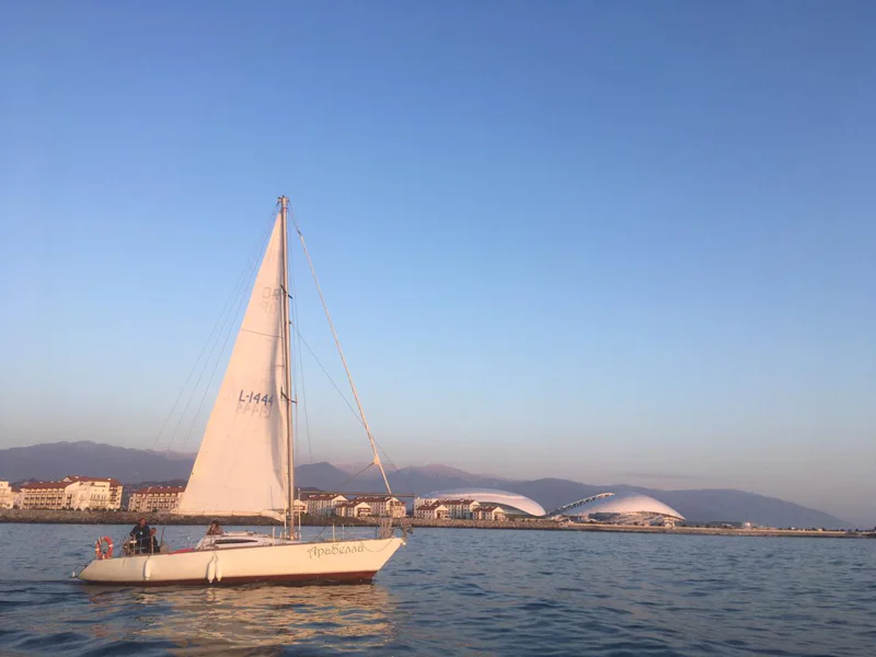 Вечерняя морская прогулка на парусной яхте из Адлера — фото 2, Сочи | Покатаем