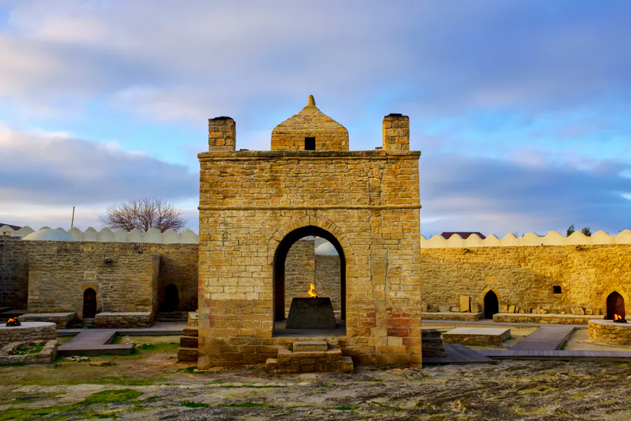 Янардаг и Атешгях: пламенные дороги караванов — фото 1
