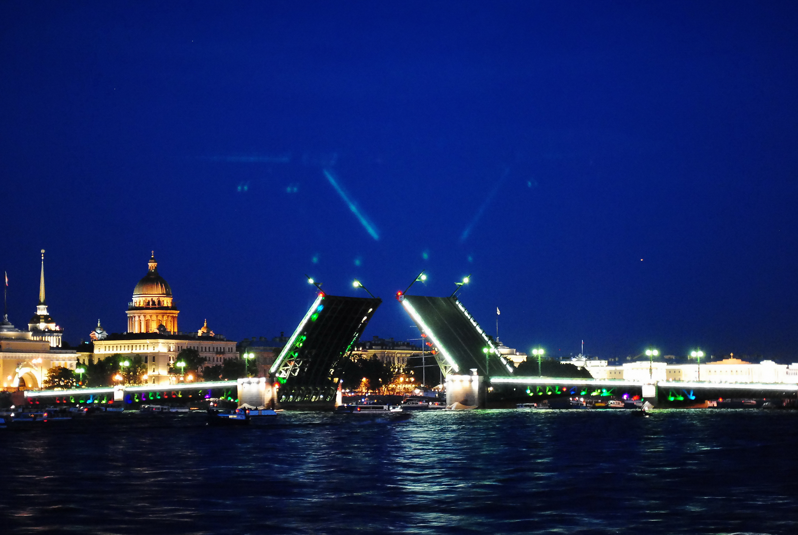 Туристический сбор в санкт петербурге 2024 году. Питер мосты и каналы лодки. Романтика на катере ночь Питер. Лодка река Питер.