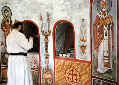 В иконописную мастерскую с настоятелем храма