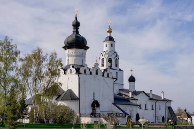 По окрестностям Казани: Свияжск, Раифа, Иннополис и Вселенский храм