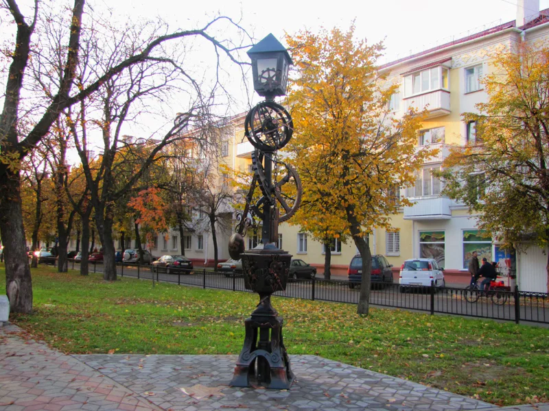 Магия вечернего Бреста на микроавтобусе: история в свете фонарей — фото 2, Брест | Покатаем