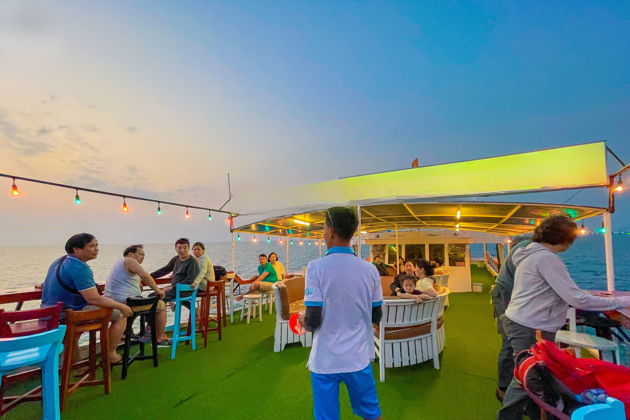 Ночная рыбалка на кальмаров и закат на море