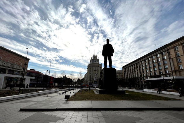 Виды Патриаршие пруды: поэты, писатели, творцы и обыватели