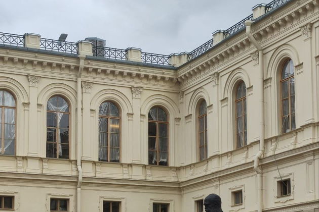 Фото к экскурсии В Гатчинский замок и подземный ход с лицензированным гидом на  автомобиле 