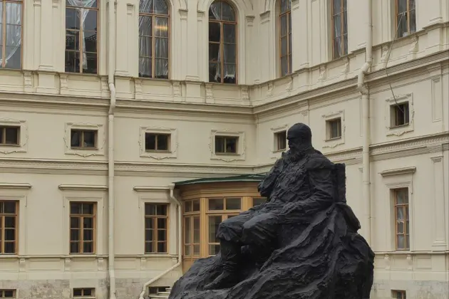 В Гатчинский замок и подземный ход с лицензированным гидом на  автомобиле — фото 2