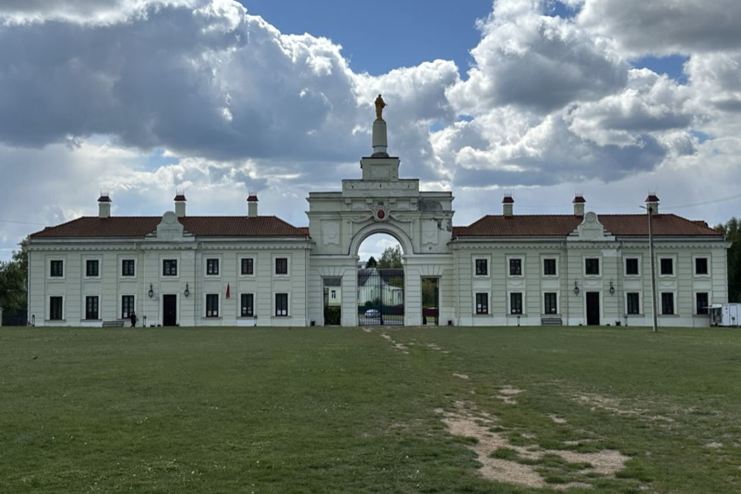 Трансфер с сопровождением — замки,  дегустация пива, заводские секреты! — фото 3