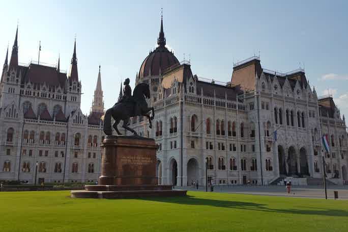 World-famous sights in Budapest tour