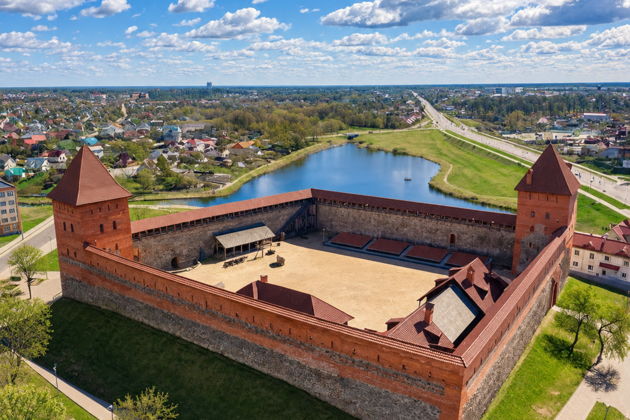 Трансфер в Лидский, Новогрудский, Несвижский и Мирский замки из Гродно