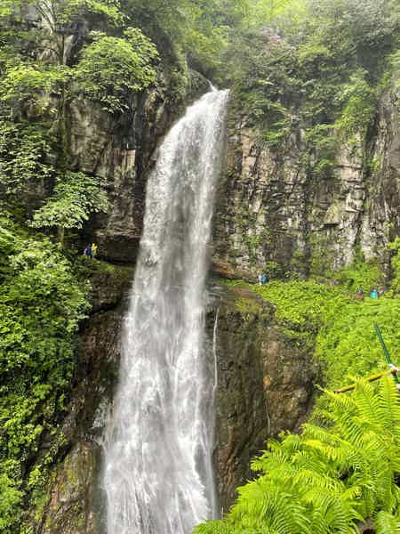 Каскад водопадов города Ткуарчал и город-призрак - фото 6