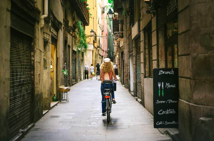 Barcelona: La Sagrada Familia & City Sightseeing Bike/E-Bike Trip - photo 6