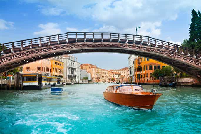 Grand Canal Boat Cruise: Discovering the Palazzos and Bridges of Venice
