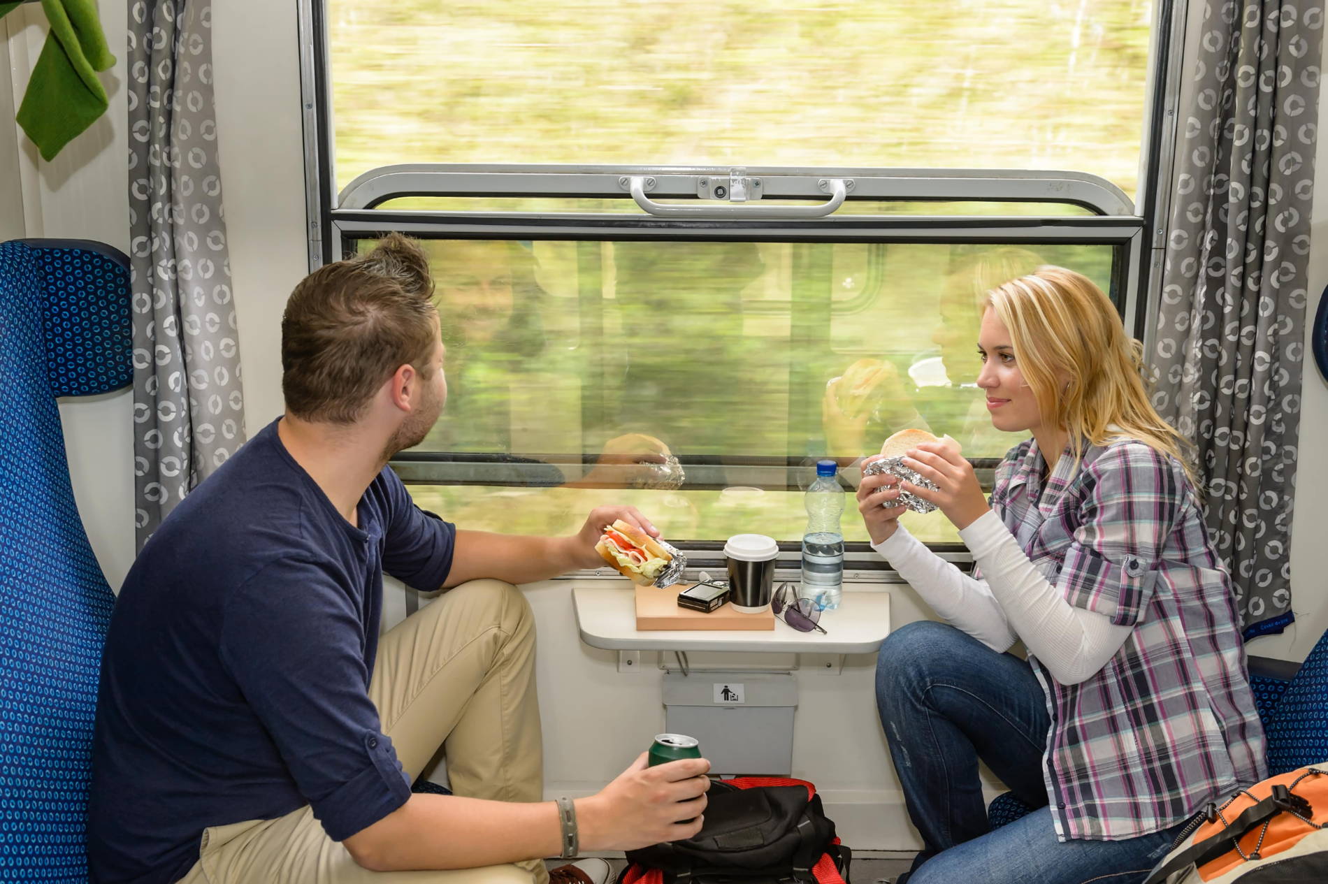 Couple eats lunch