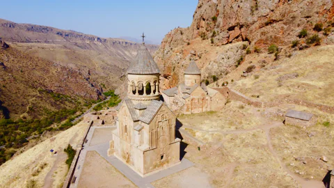 Хор Вирап, Арени, Пещера птиц и Нораванк