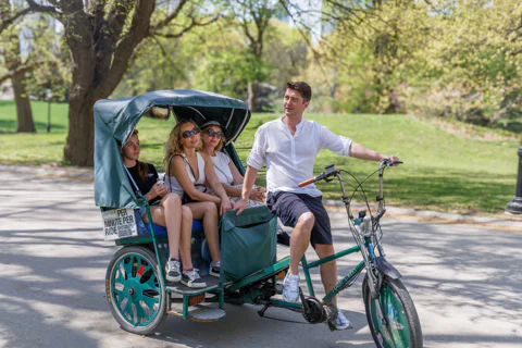 Поездка с ветерком по Центральному парку на велорикше