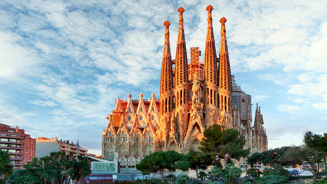 Sagrada Familia Guided Trip w/ Architecture Expert - photo 1